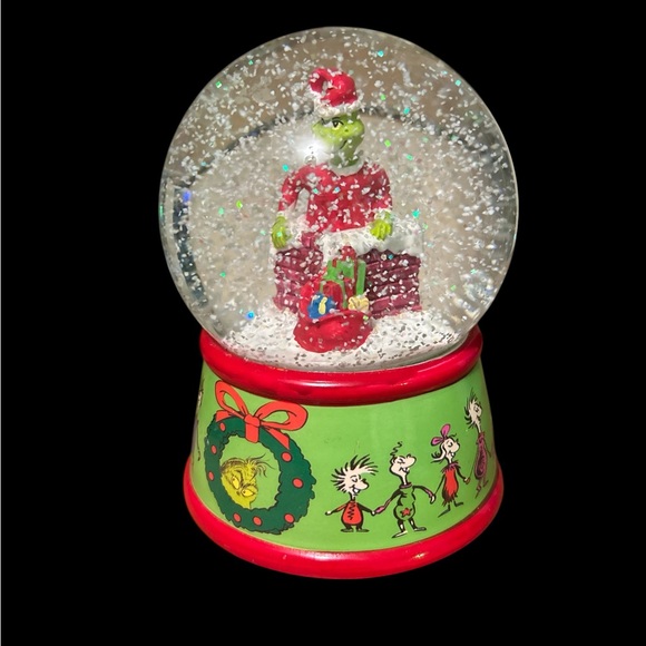The Grinch Other - Grinch In Chimney Snow Globe plays Jingle Bells EUC